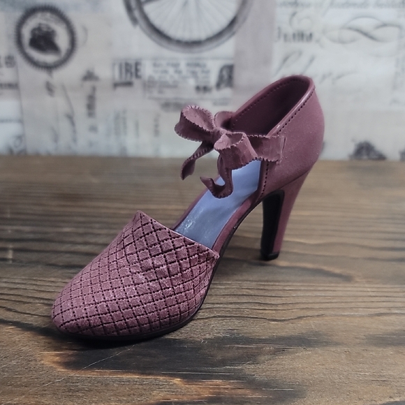 Just The Right Shoe Other - "Blush" Just The Right Shoe #25050 1999